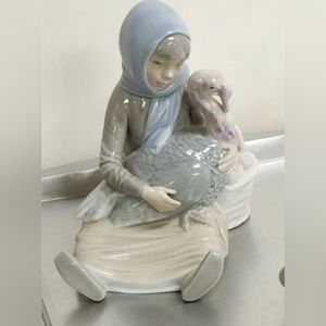 Vintage Lladro Figurine Girl w/ Turkey #4569